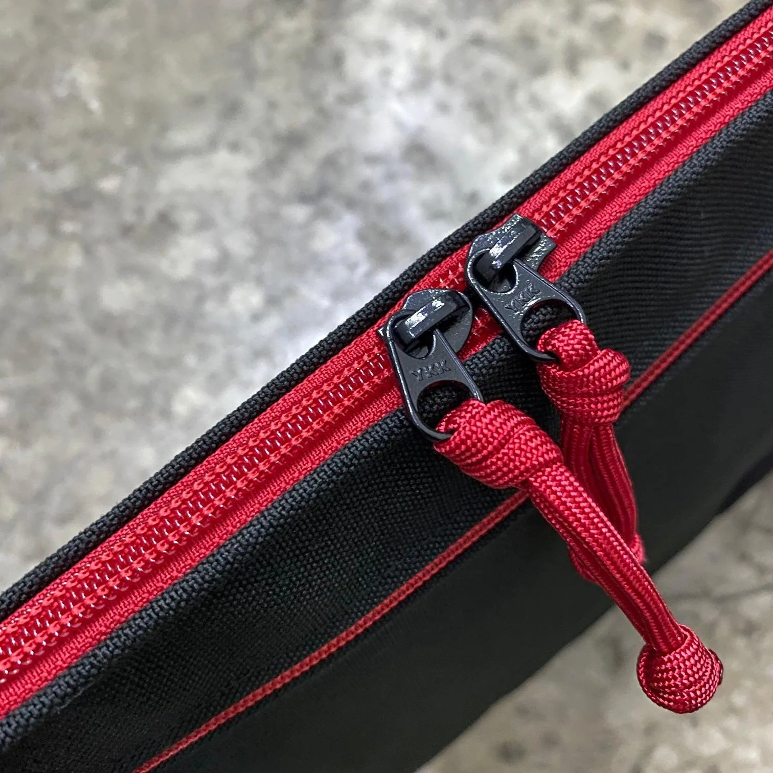 TACTICAL LAPTOP SLEEVE 13.3" - 1000D CORDURA (BLACK WITH RED ZIPS) - Image 5